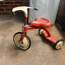 Vintage tricycle Batwing Handles Red Star