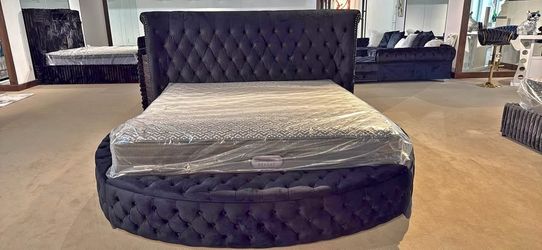 Luxury Tufted Velvet Round Bed with Storage, Bluetooth Speakers & Charging Ports