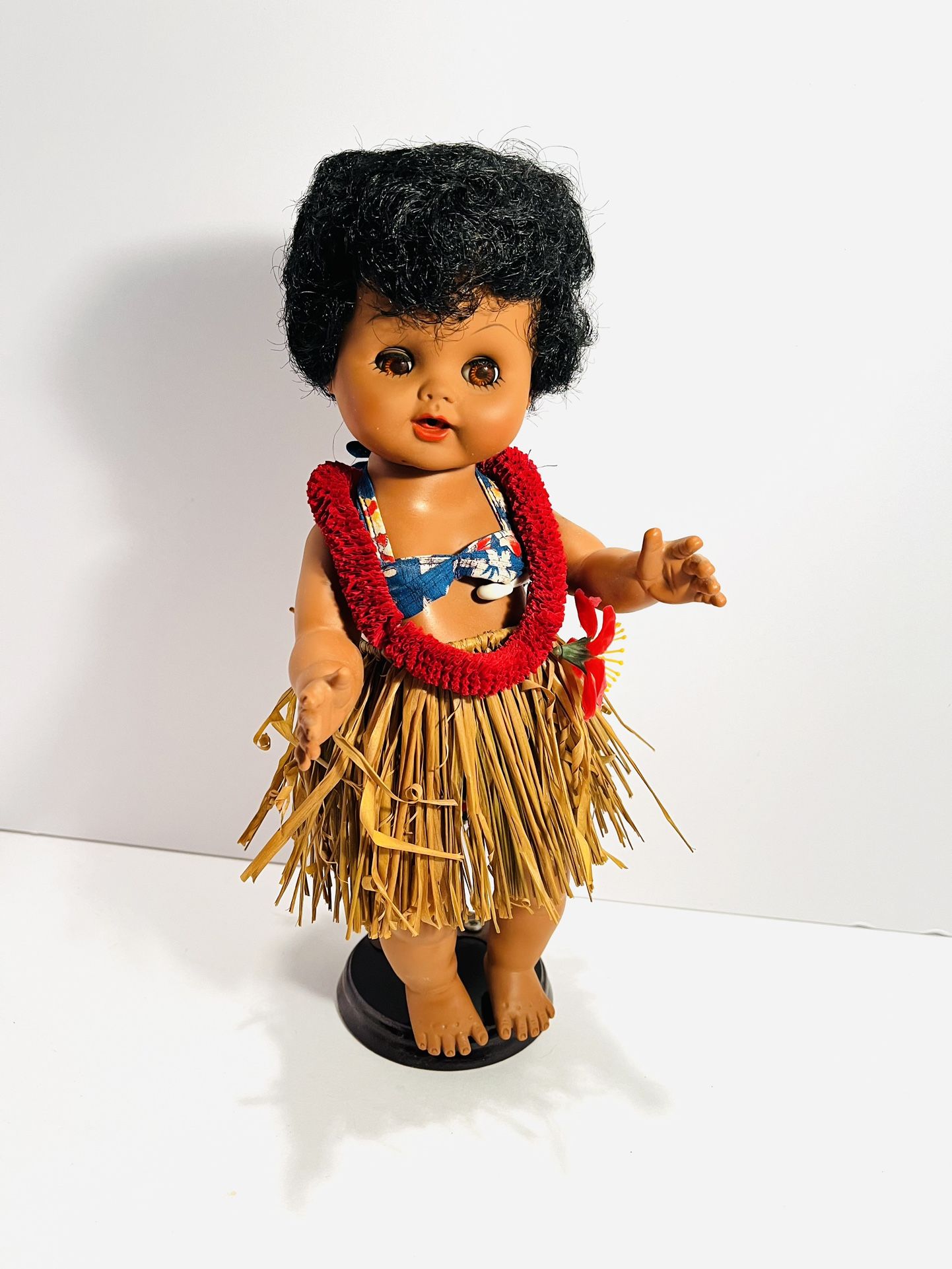 Beautiful Sleepy Amber Eyes Hula Girl Doll Hawaiian Doll Plastic 12” H