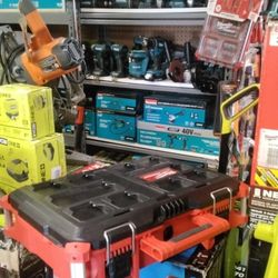 MILWAUKEE PACKOUT TOOL BOX 