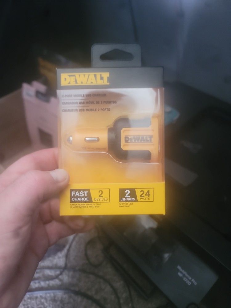 DeWalt 2 Port USB Charger