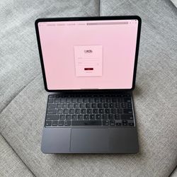 🔥 M4 iPad Pro 13” (256GB) + Magic Keyboard — Like New! 