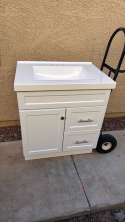 30” WHITE VANITY W    TOP  NEW