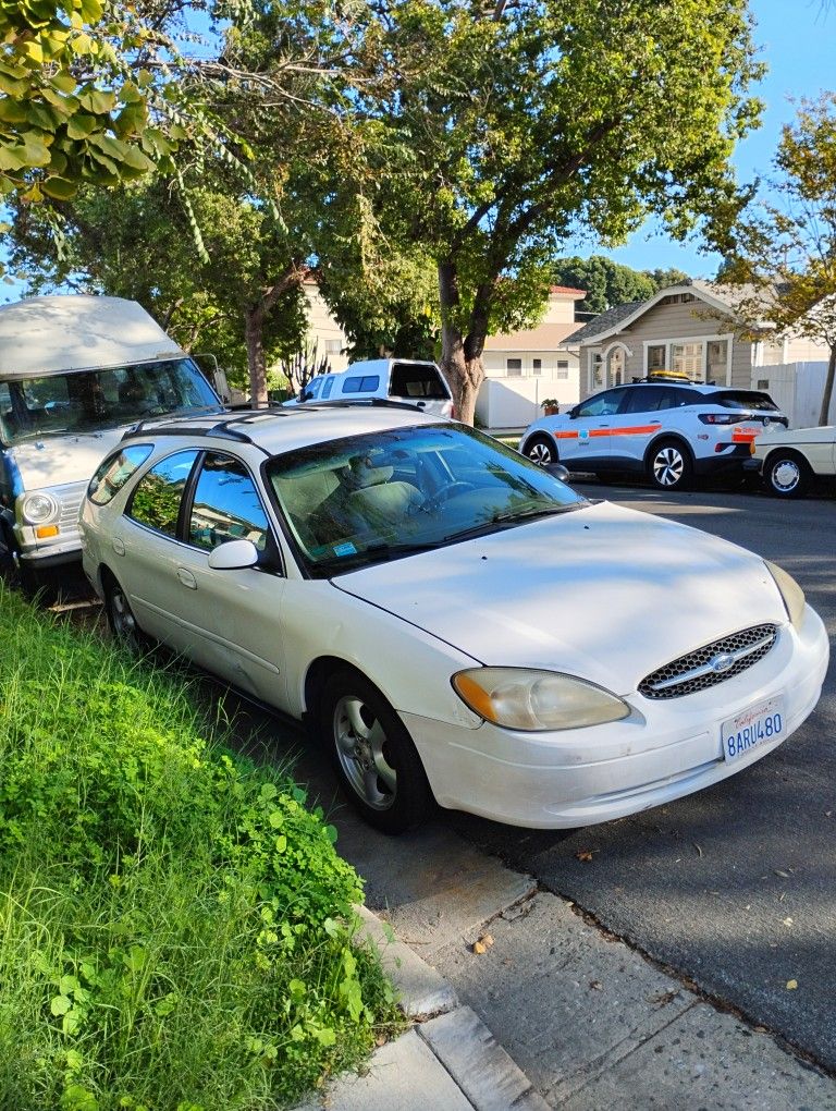 2003 Ford Taurus