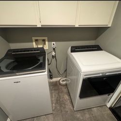 Whirlpool Washer & Gas Dryer 
