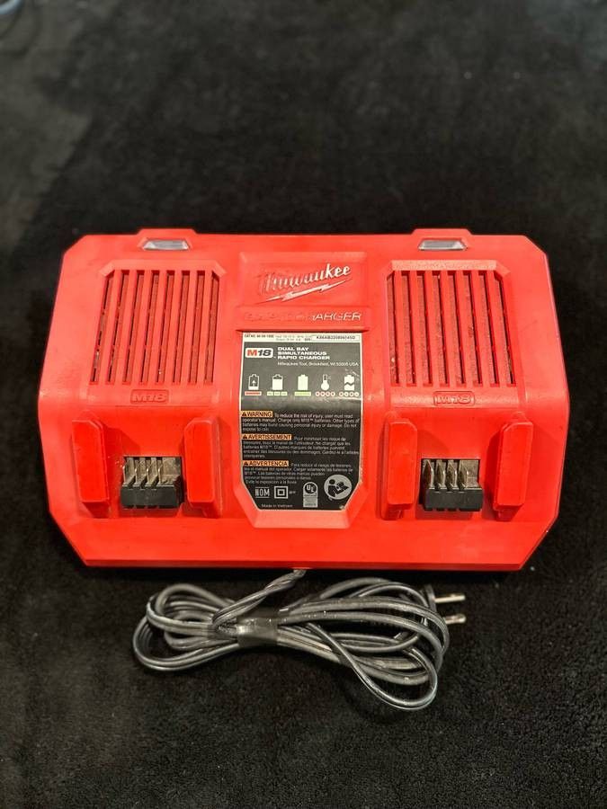 Milwaukee M18 18-Volt Lithium-Ion Dual Bay Rapid Battery Charger
