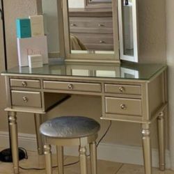 Champagne Vanity Set With Stool