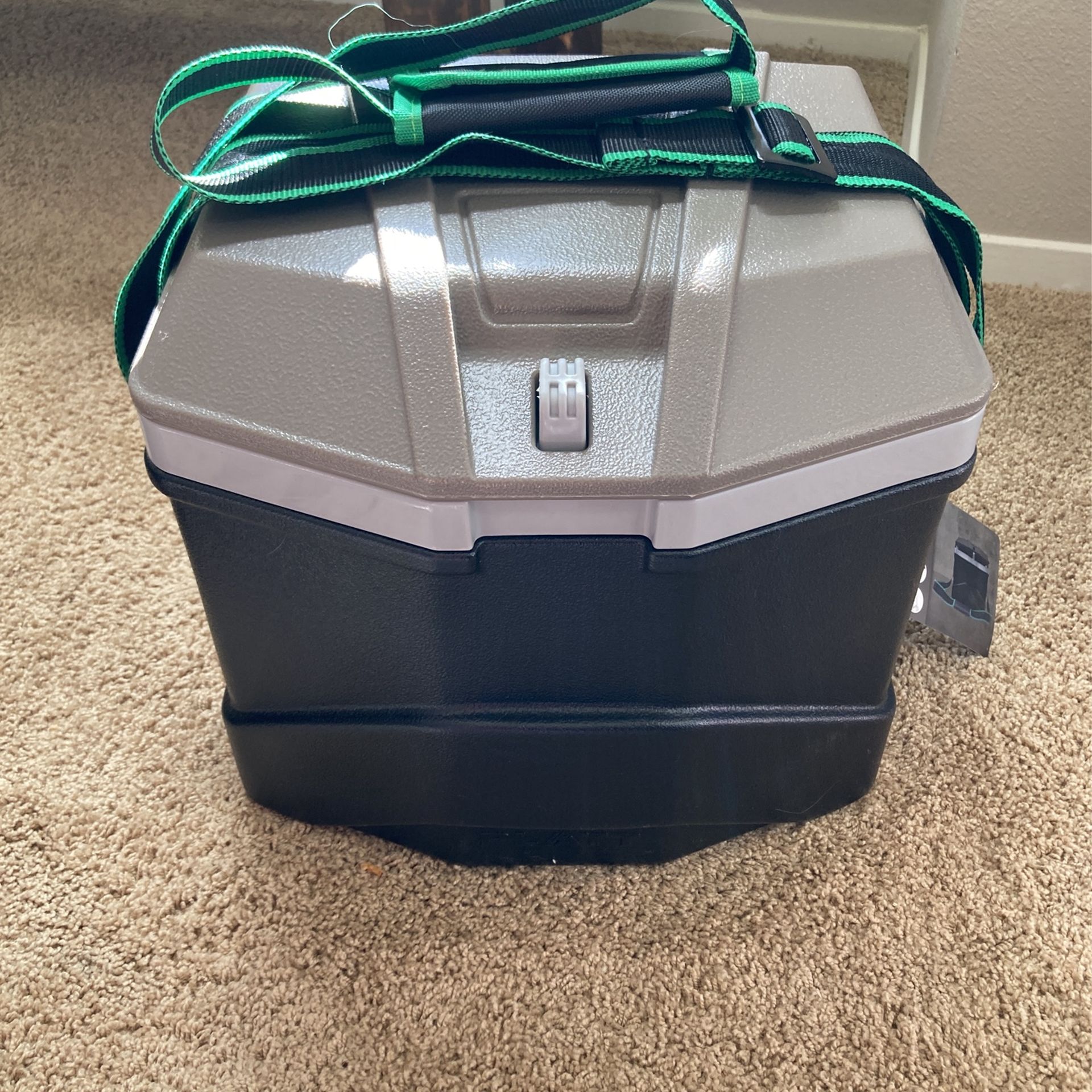 16L (17 Quart) Cooler With Shoulder Straps