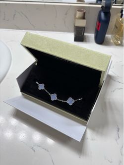 Pulsera de lujo tipo trébol