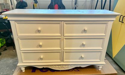 Tradewinds White Wood (cedar drawers) 6-Drawer Dresser