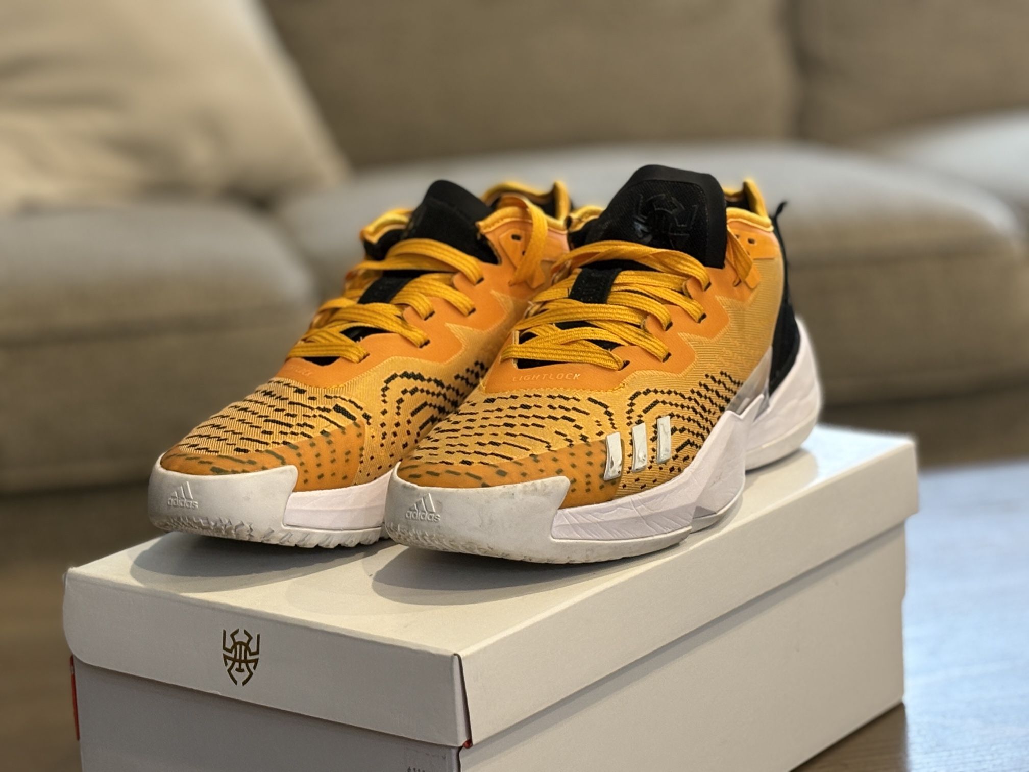 Donovan Mitchell Adidas Men’s Size 8