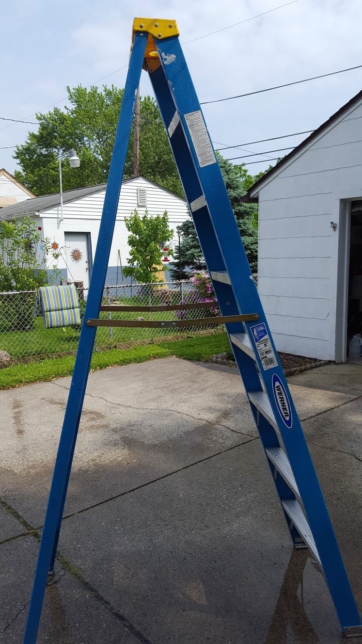 8 ft Werner fiberglass ladder