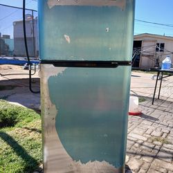 FRIGIDAIRE  Mini Fridge/Freezer combo