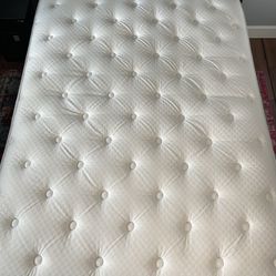 Sealy Mattress w Box Spring - Queen 