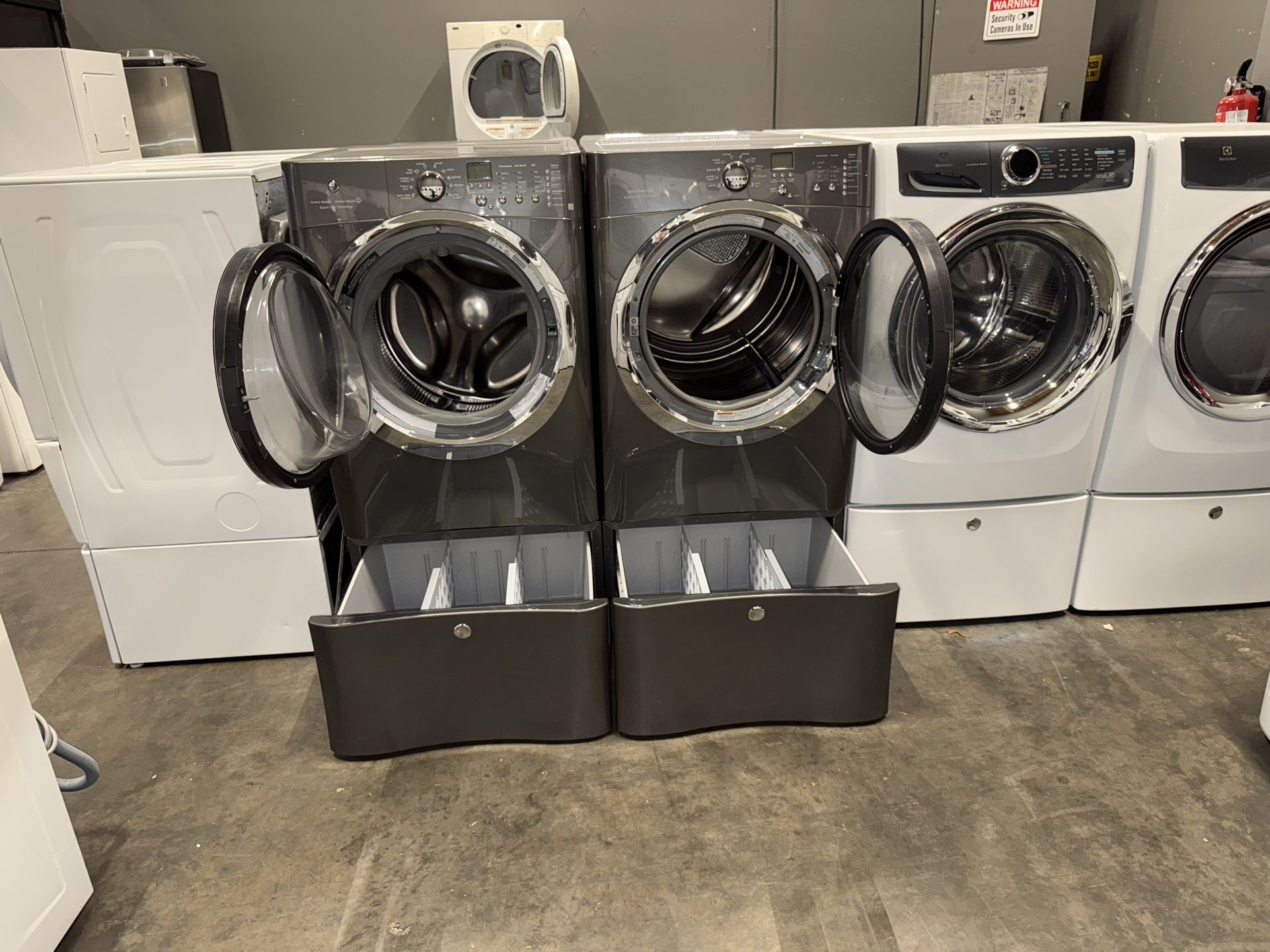 ELECTROLUX XL CAPACITY WASHER DRYER ELECTRIC SET 