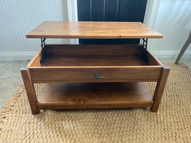 Coffee Table w/ Lift Top