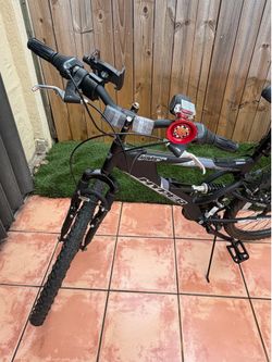 Bicicleta Hyper Havoc de 26” Montaña Con Suspensión Doble 21 Velocidades. Hyper Havoc 26” Mountain Bike with Dual Suspension 21 Speeds.