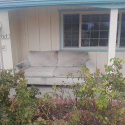 ¡FREE! Couch Sofa.  Yes.  Free! (Off-White, 37.5" Deep × 87.5" Wide × 39" High