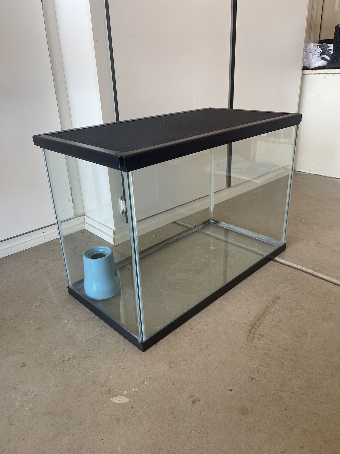 Tank With Lid And Water Holder