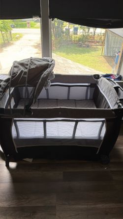 Portable Crib with Changing Table