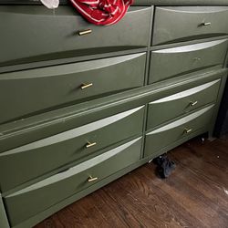 Dresser With Night Stands 