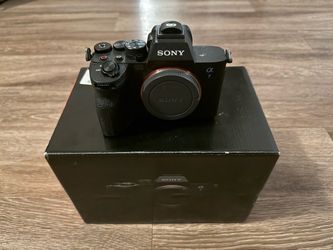 Sony Alpha a7 IV Full Frame Camera