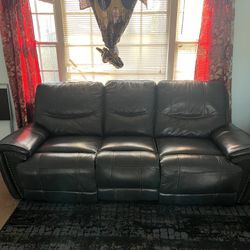 🔥 Recliner Couch – Clean, Comfy & Affordable!