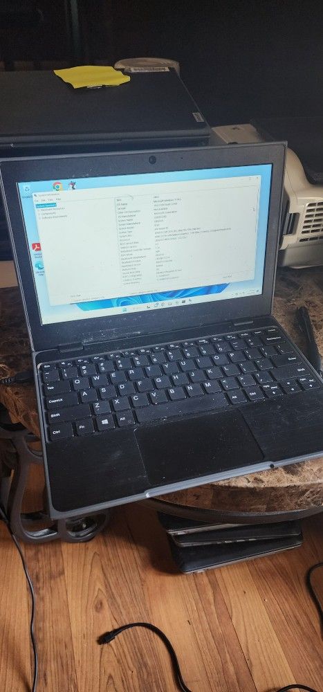 Mini LENOVA Laptop 82GJ