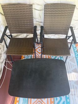 Outdoor patio furniture set - 2 folding wicker chairs, 1 folding table