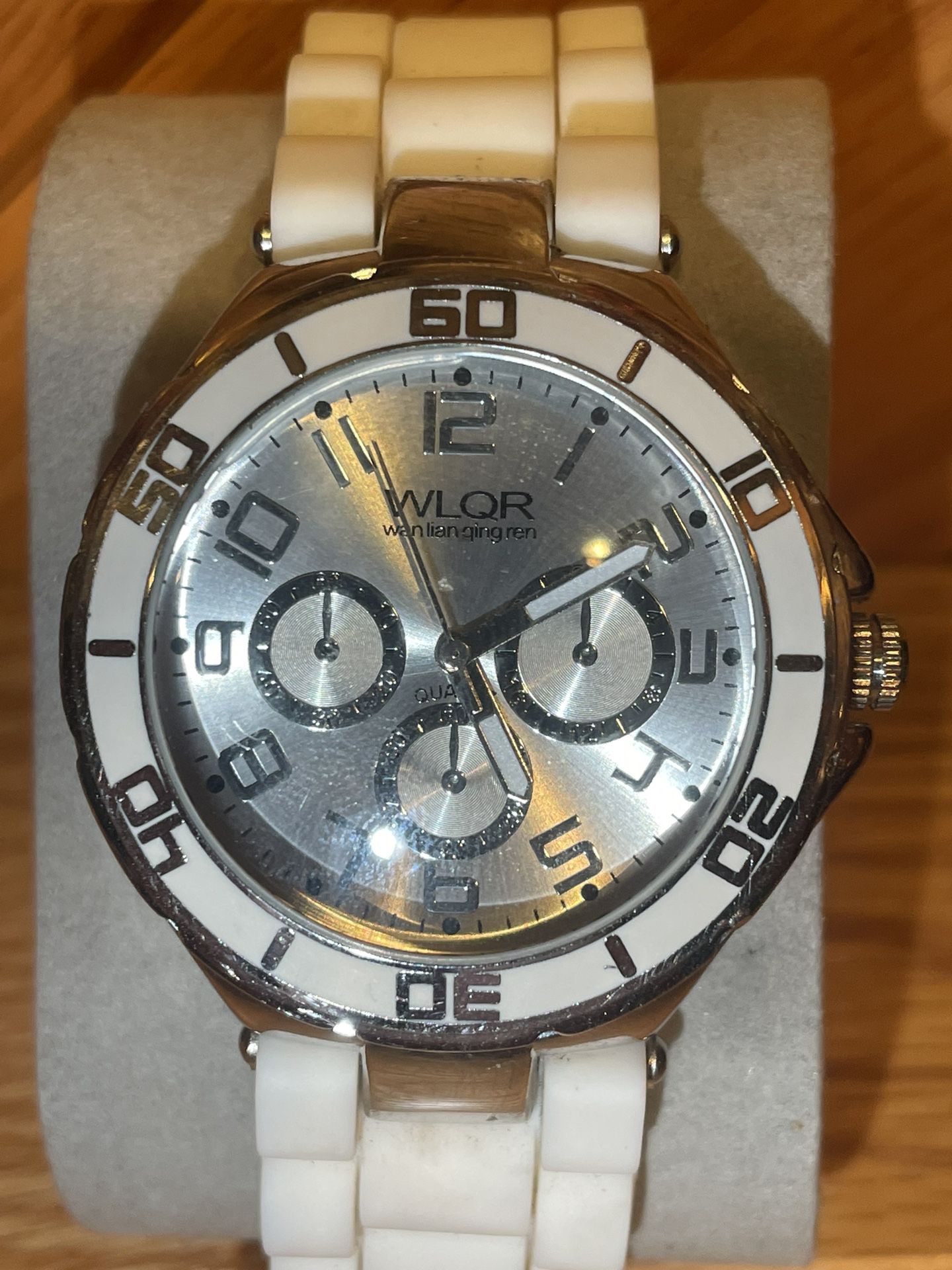 WLQR Silver watch
