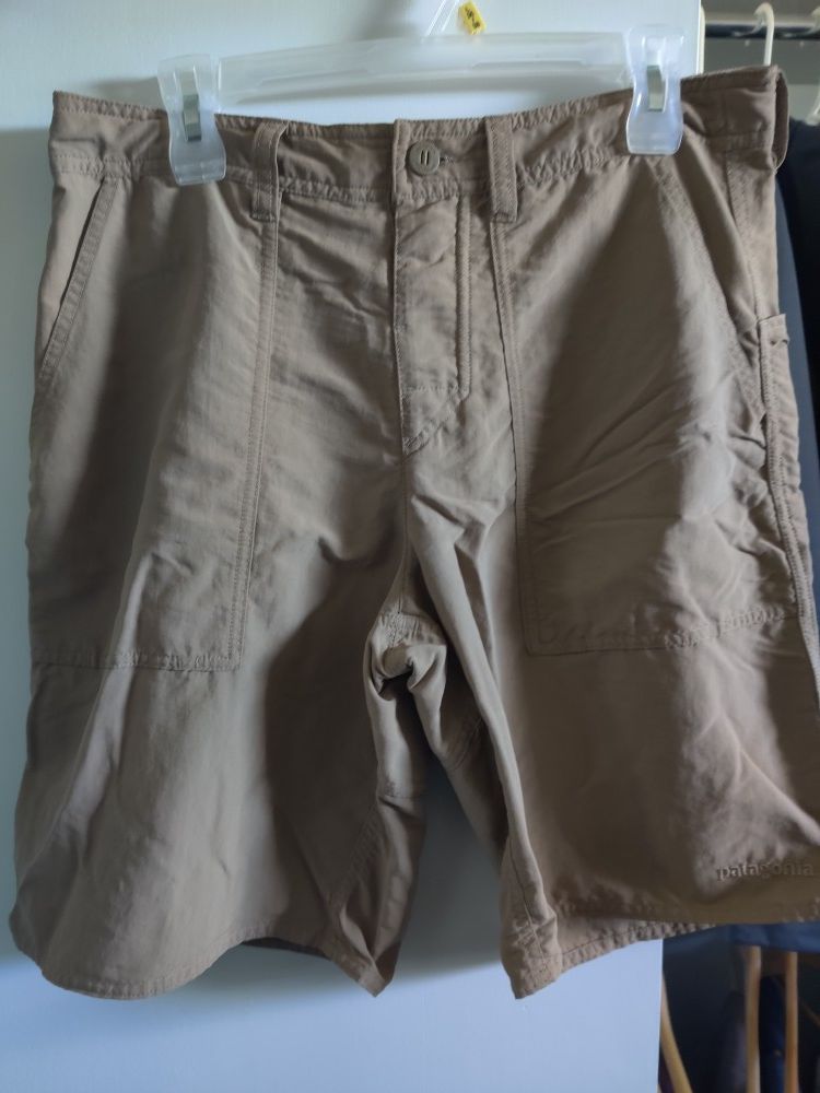 Men's Patagonia Wavefarer shorts size 32