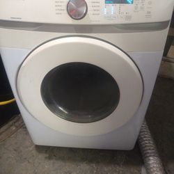 Gas Dryer Touch Screen. Works Great. Refurbished So All Works. 27 wide Can Deliver Install And Haul Hablo Español.