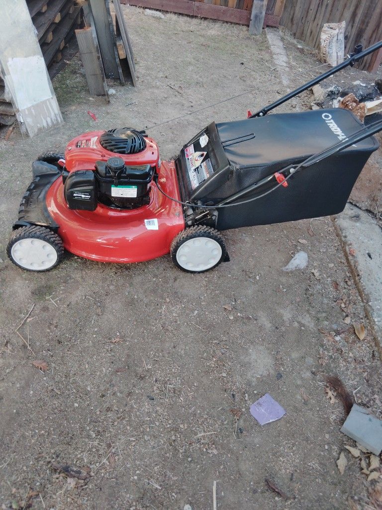 LIKE NEW TROY BUILT TB110 PUSH MOWER RUNS PERFECT
