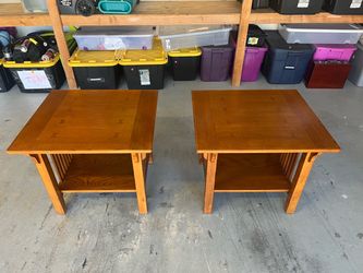 Beautiful vintage Mission-style 3-piece living room table set.