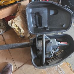 18" Craftsman Chainsaw With Case And Extra Chain. 2.2 CI 2 Stroke