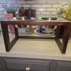 RAISED DOG FOOD BOWL  10IN HI