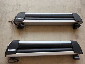 Thule brand ski rack for car rooftop, 22”x4.5” with original keys