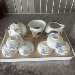 Brand New 12-Piece Complete Chinese Gongfu Tea Set for Family - Blue Floral Ceramic with Bamboo Tray, Never Used