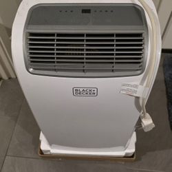 Black+Decker 6000 BTU (DOE) Portable Air Conditioner with Dehumidifier
