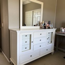 Dresser and Mirror with 11 Drawers
