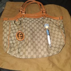 Authentic Gucci Meduim Size Purse Pre-owned $350 Firm Can Do Alittle Amount In TRADE IF NEEDED