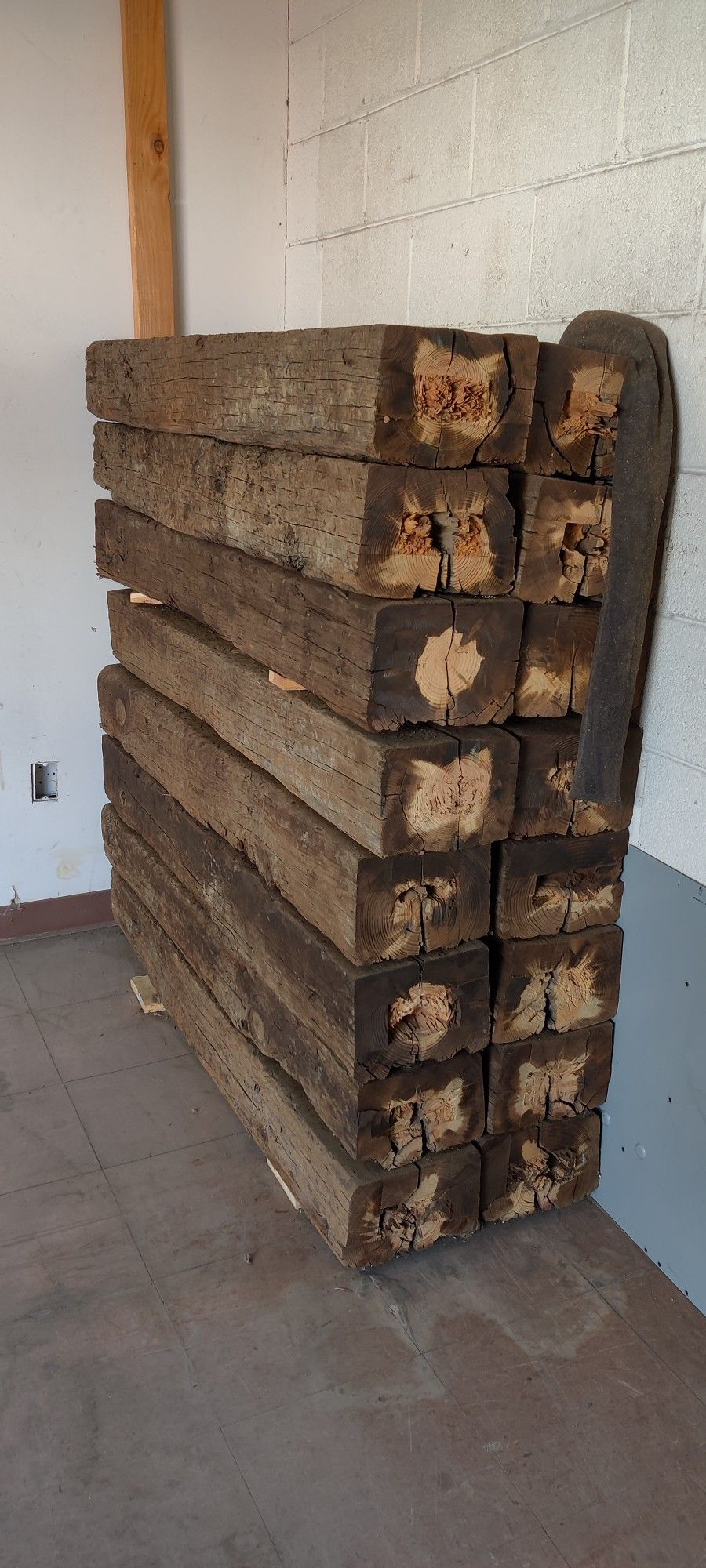 Lot Of 8 Cut In Half Railroad Ties Cleaned 16 Pieces Ready To Use