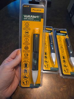 Fluke 1AC II VoltAlert Non-Contact Voltage Tester, Pocket-Sized, 90-1000V AC, Audible Beeper, CAT IV Rating