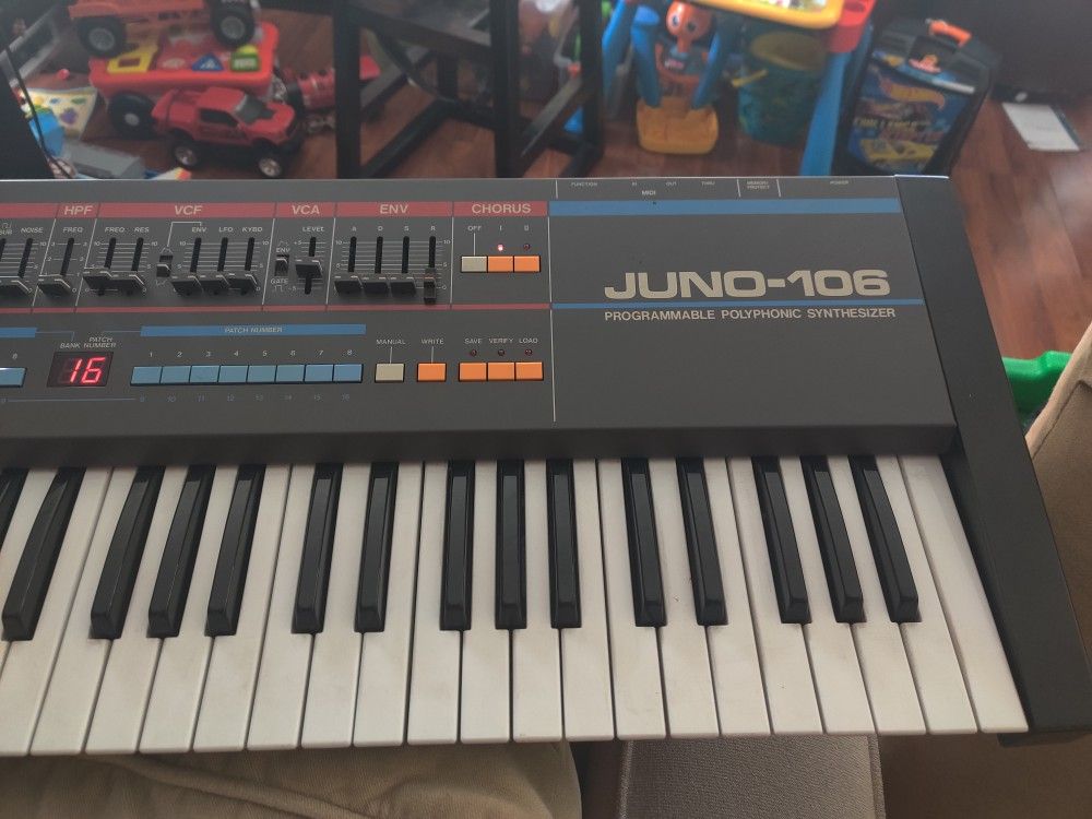 Roland Juno 106
