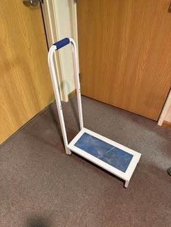 Support Step Stool with Handle (anti-slip surface)