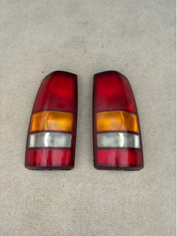 99-06 GM Silverado Sierra factory OEM taillights stock