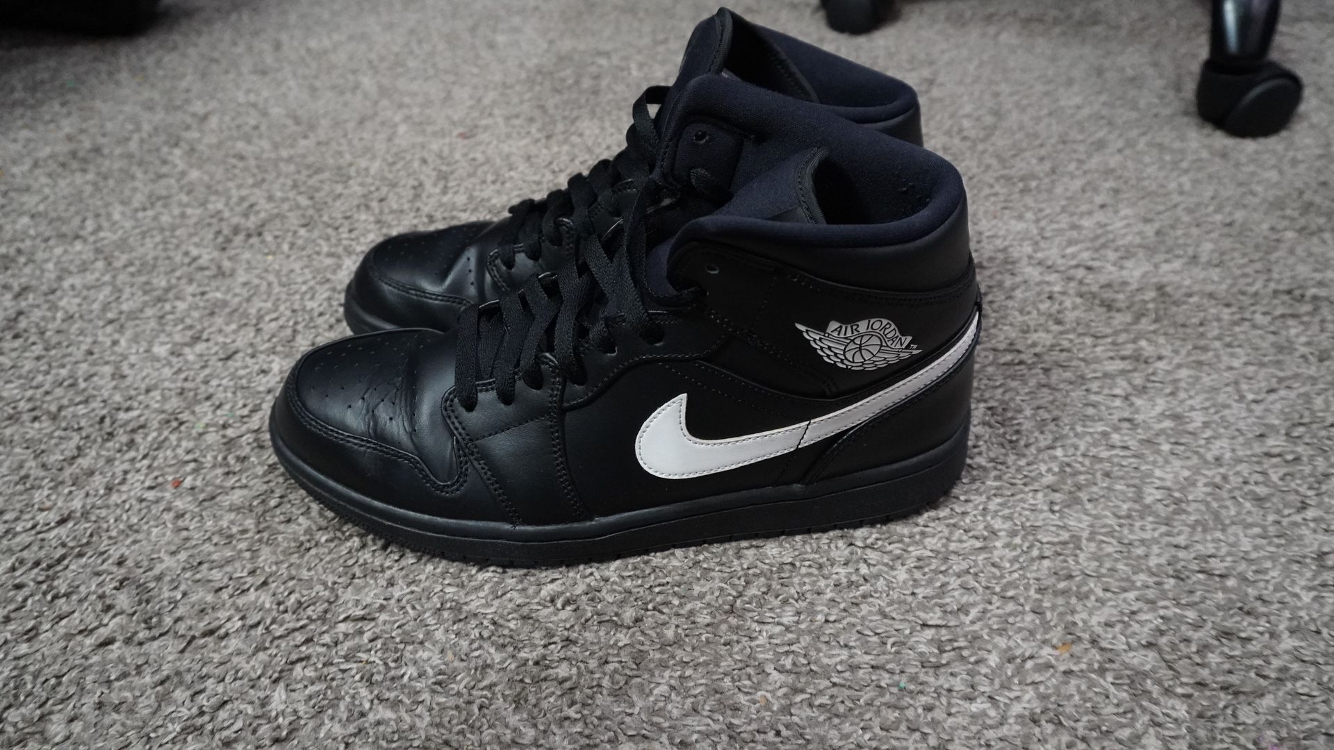 Air Jordan Size 10.5 Black/white 