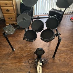 Alesis Nitro Mesh Kit Eight-Piece Electronic Drum Kit with Mesh Heads