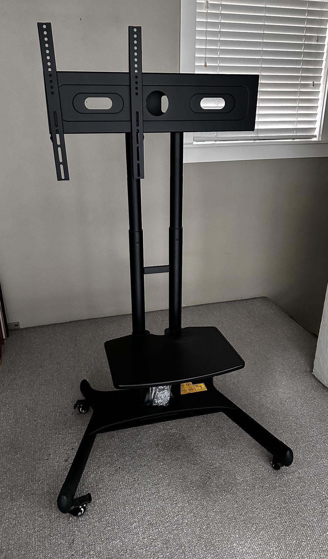 Rolling TV/monitor Stand