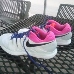 Women's Size 10 Nikes